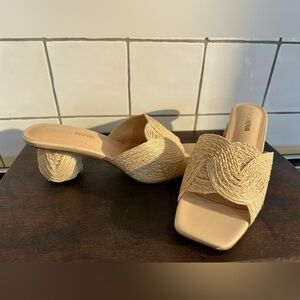 Fashion Nova Coronado Women's Beige Woven Mules sz 8.5